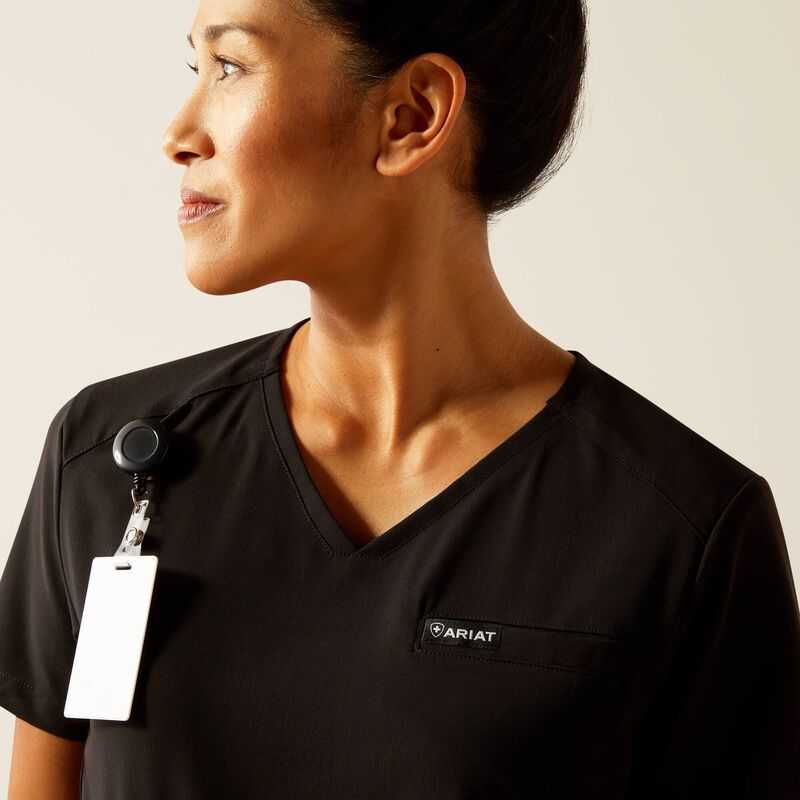 Ariat Clara 6 Pocket Scrub Top Black | 216JBENHX