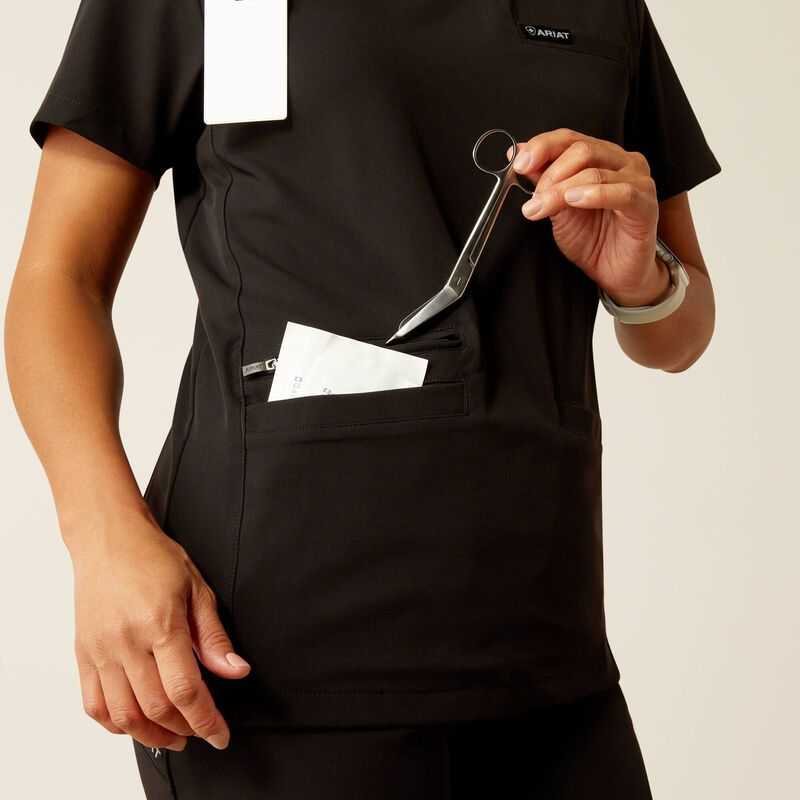 Ariat Clara 6 Pocket Scrub Top Black | 216JBENHX