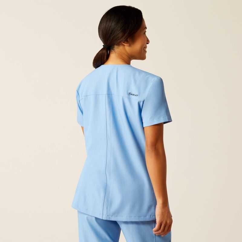 Ariat Clara 6 Pocket Scrub Top Light Blue | 367SMFGJX